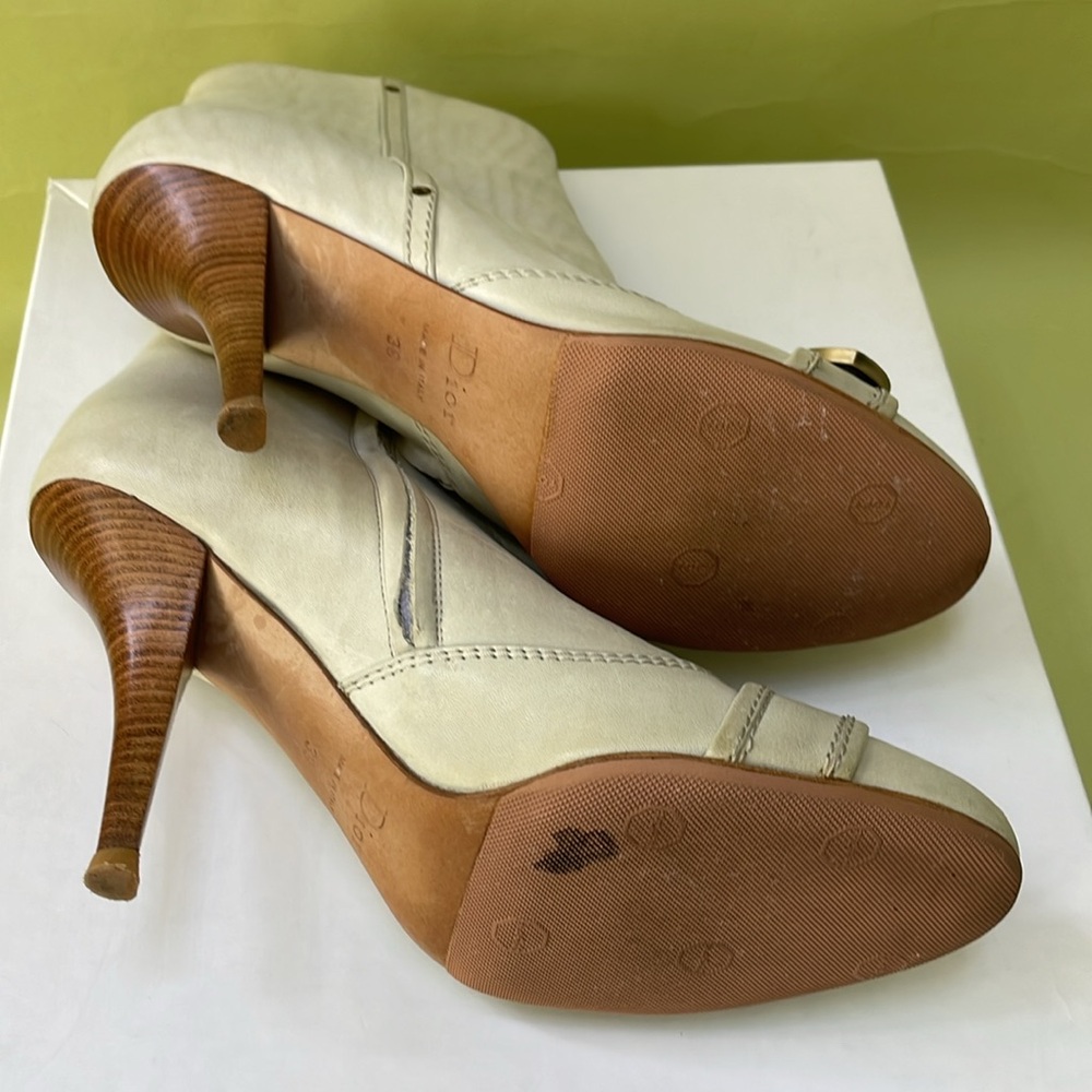 Vintage light gray/silver Dior all leather booties in original box - Picture 9 of 16